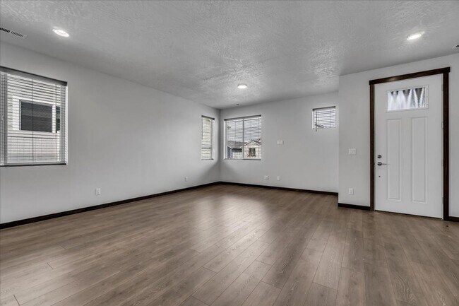 Building Photo - Charming 3 Bed and 2 Bath Home
