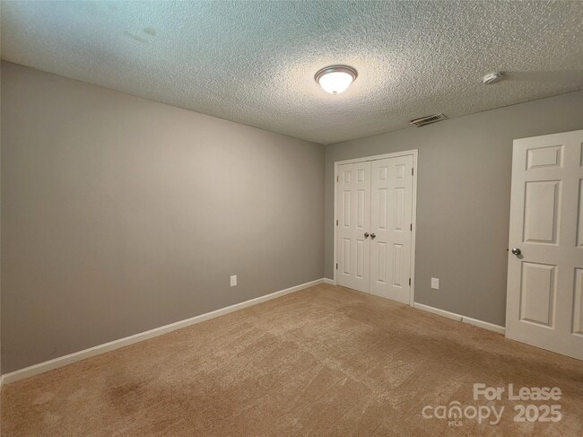 Building Photo - 4633 Club View Dr