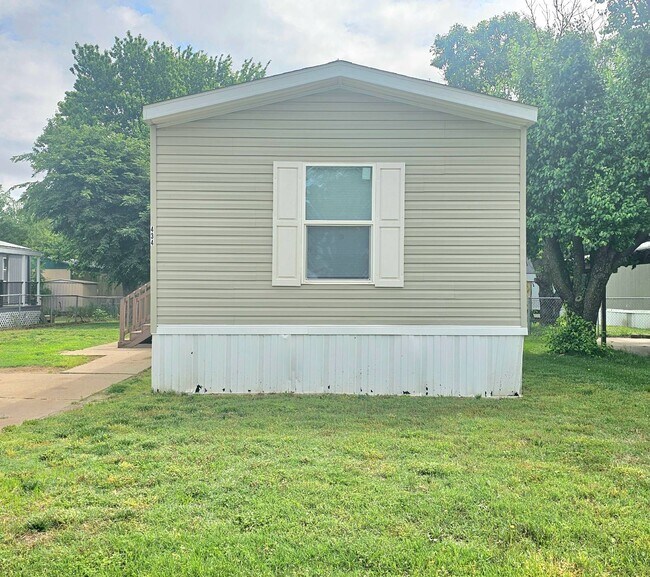 Building Photo - 5434 S Kansas St