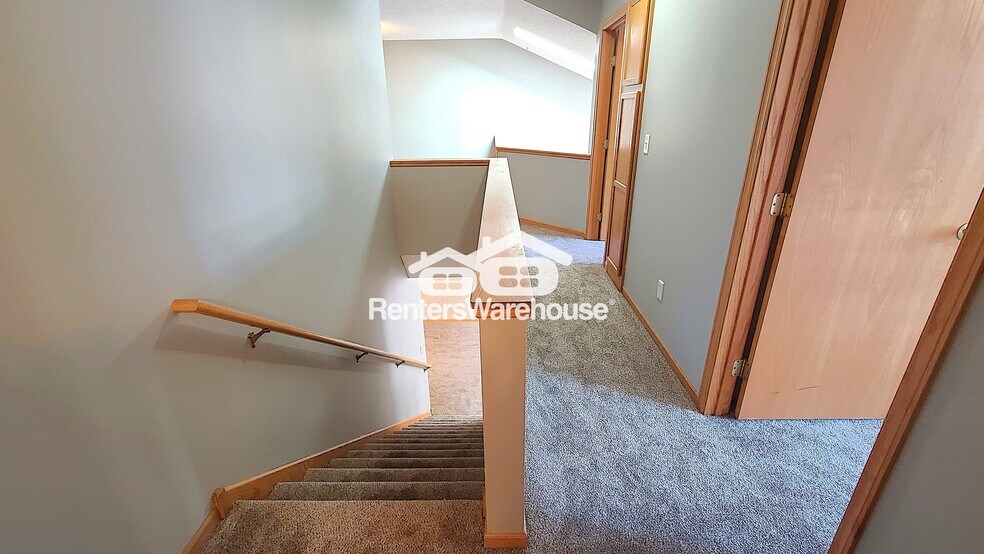 Building Photo - 725 Evergreen Cir