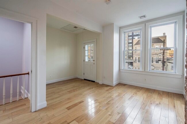 Building Photo - 114A Cottage St