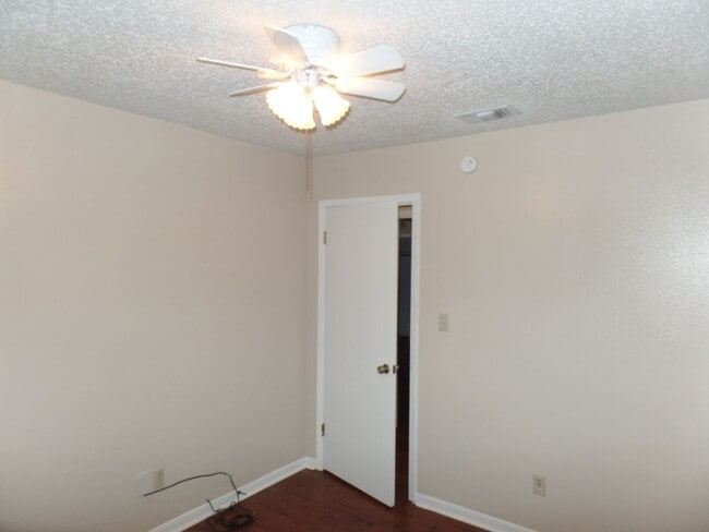 Building Photo - Meadowcreek Subdivision