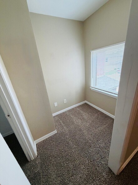 Building Photo - 5808 Blackmon Ct