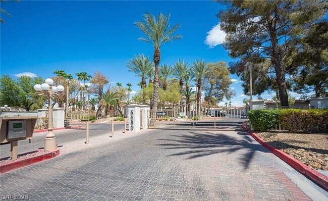 Building Photo - 6480 Annie Oakley Dr