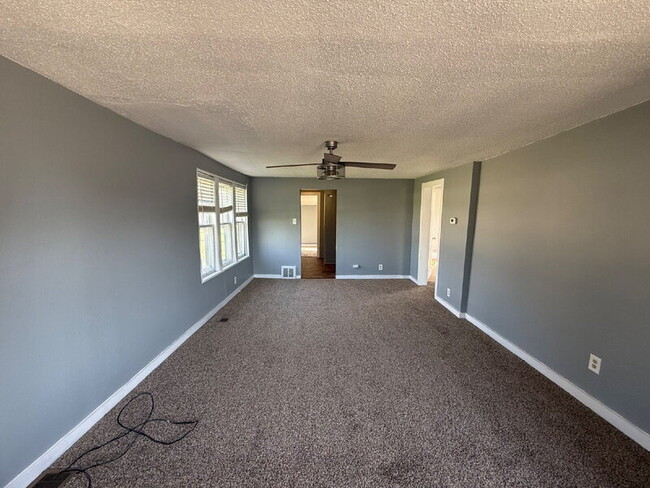 Building Photo - 1321 Army Post Rd