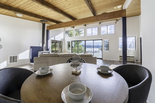 Building Photo - BEAUTIFUL CABIN STYLE HOME ACROSS FROM SIL...