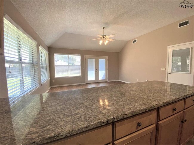Building Photo - 3803 Stonegate Dr