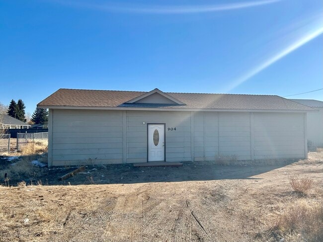 Building Photo - 904 Dresslerville Rd