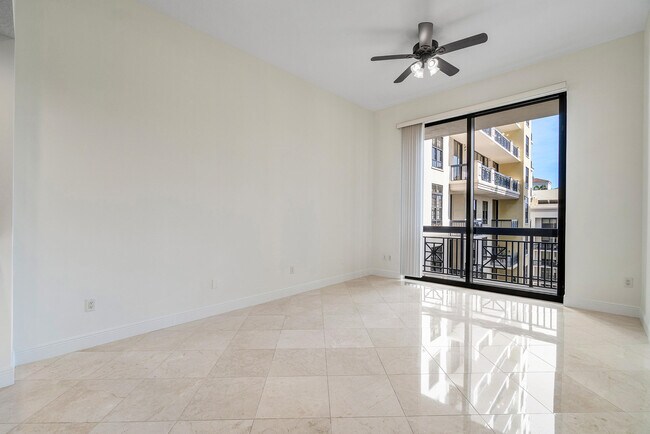 Building Photo - 701 S Olive Ave