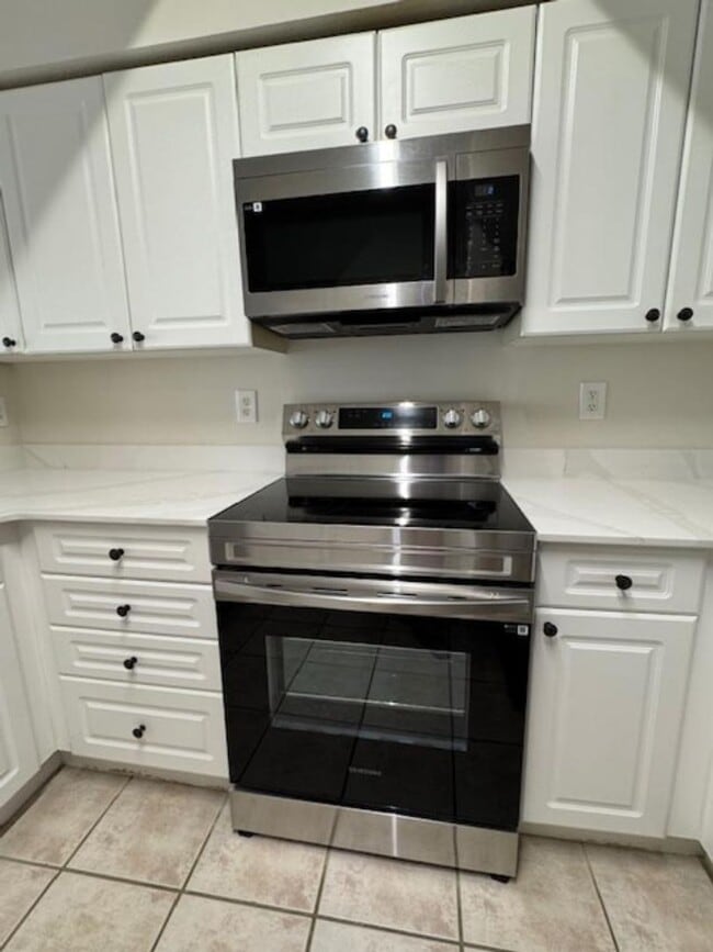 Building Photo - Renovated 3 Bedroom Top Floor Condo in Downtown Celebration