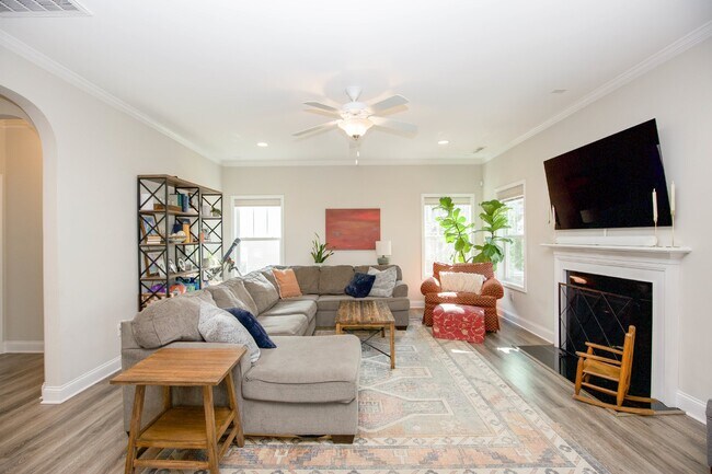 Building Photo - Spacious 5-Bedroom Home with 3 Full Bathrooms in Carthage, NC - Perfect for Your Family!