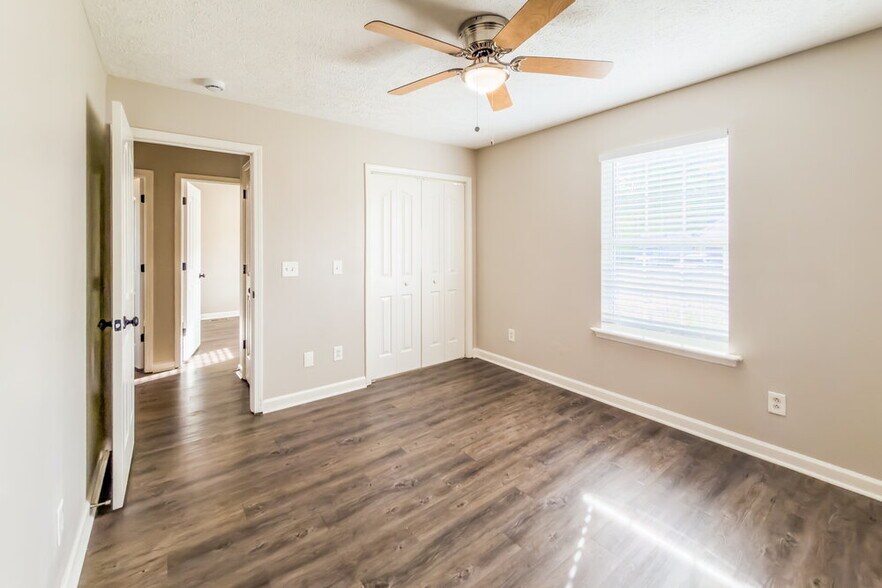 Building Photo - 1435 Tuffnell Dr