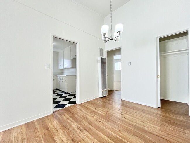 Building Photo - 333 Rexford Dr