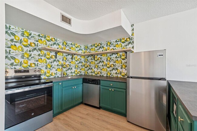 Building Photo - 4511 S Oak Dr