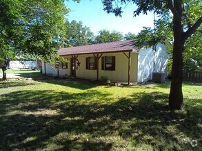 Building Photo - Charming 4 bed 2 bath home in Lampasas com...