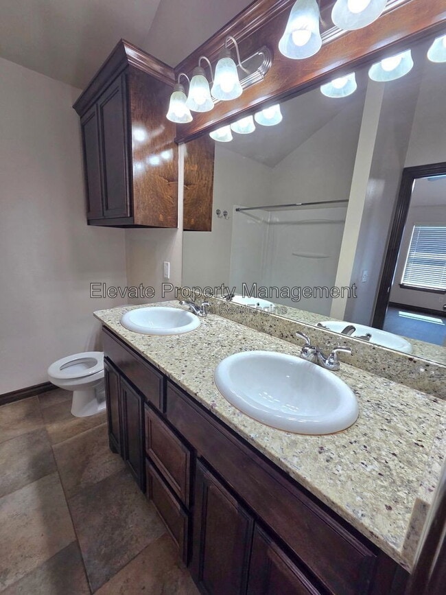 Building Photo - 2300 Starwood Wy