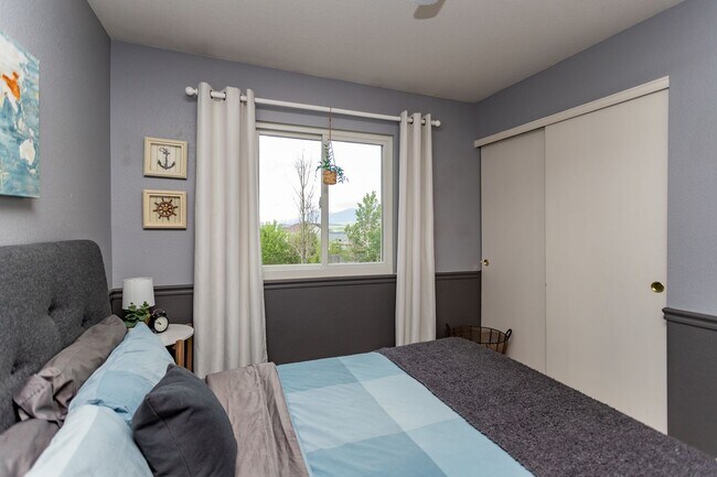 Building Photo - Charming Monument Retreat with  Private Ba...