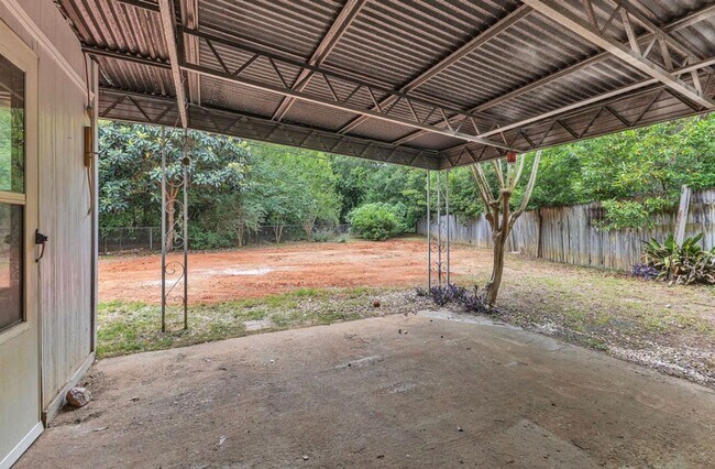 Building Photo - 3962 Fairfield Dr