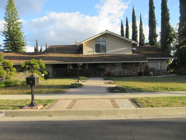 Primary Photo - Glorious pool home in the Tampa/Devonshire...
