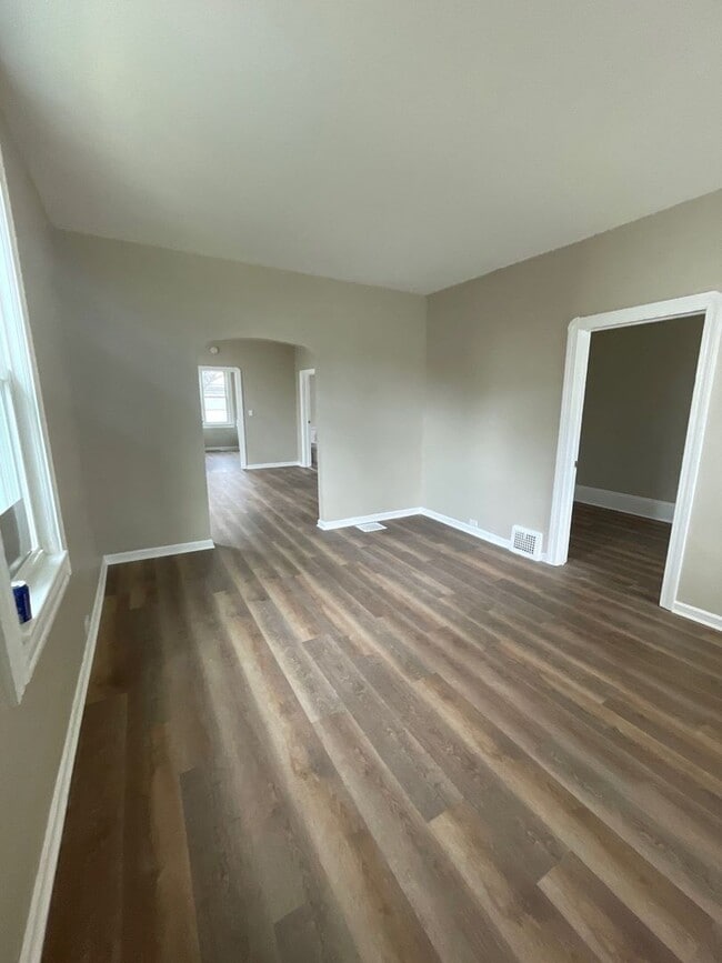 Building Photo - Spacious Beautiful 3 bed 1.5 bath Single F...