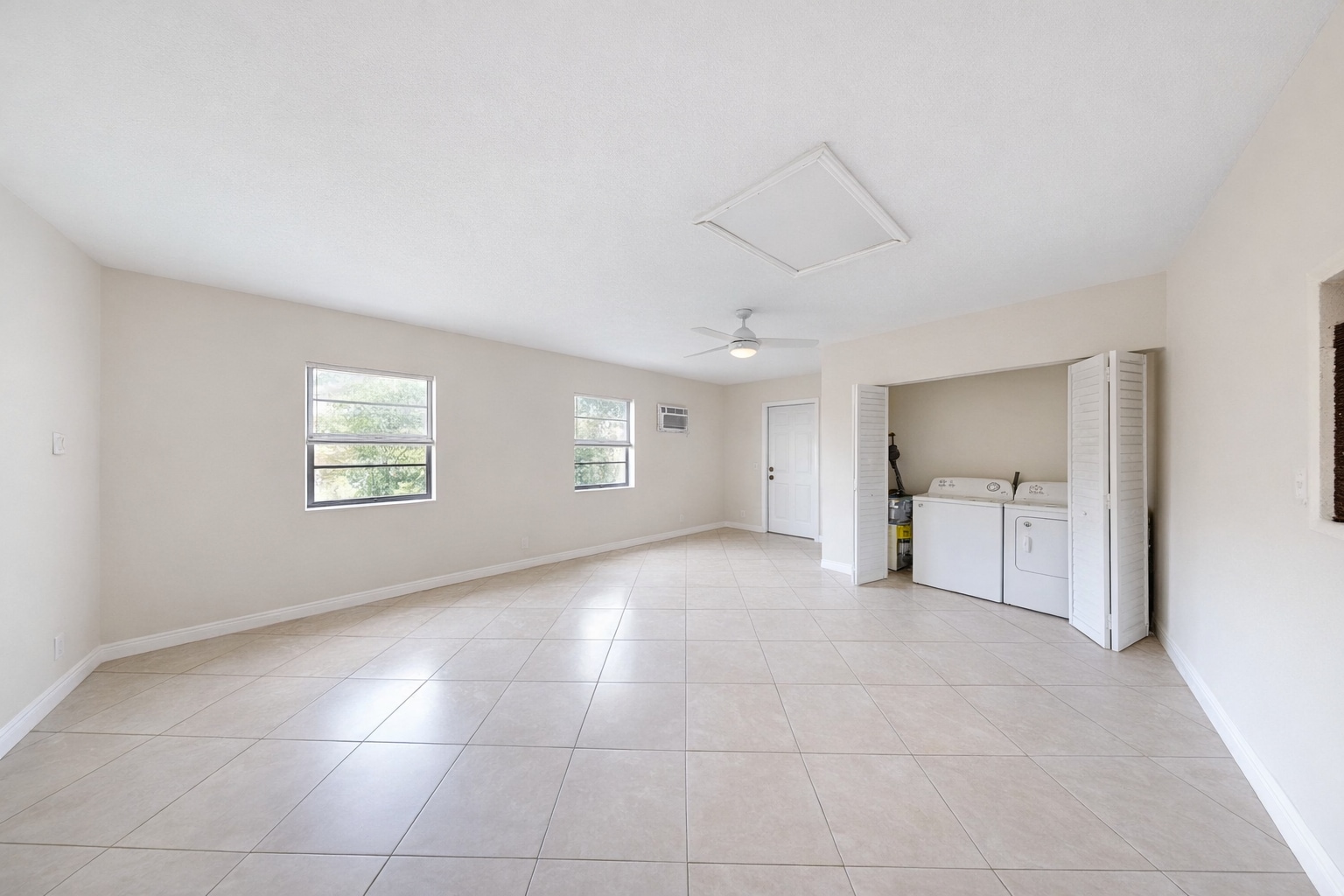 Building Photo - 609 White Water Dr