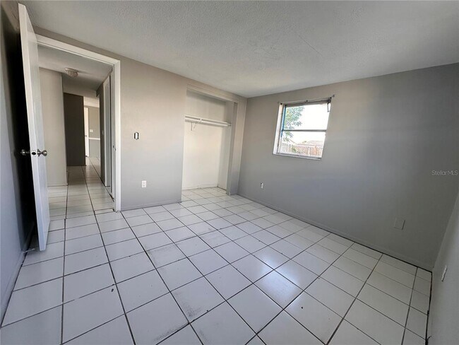 Building Photo - 3215 Bright Dr