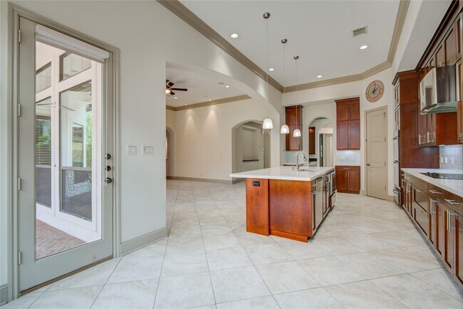 Building Photo - 5346 Val Verde St