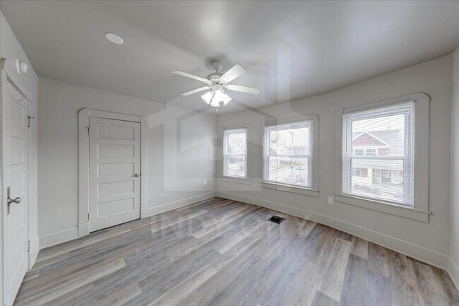 Building Photo - 960 Eastern Ave