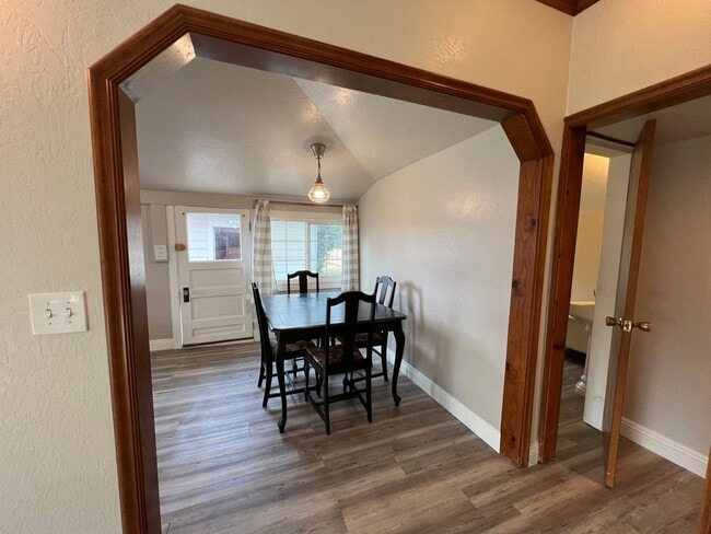 Building Photo - Nostalgic 3-bedroom Farmhouse in Hughson!