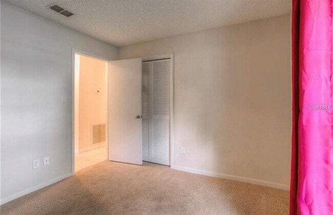 Building Photo - 1761 Lakeview Village Dr