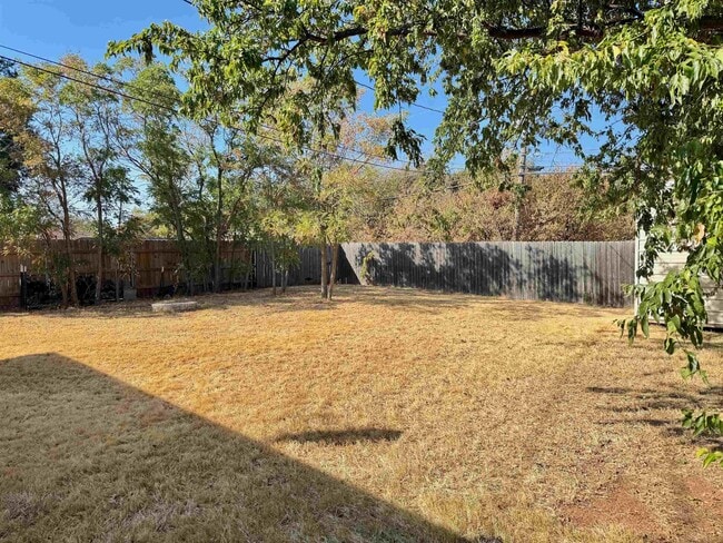 Building Photo - 2128 Richmond Dr