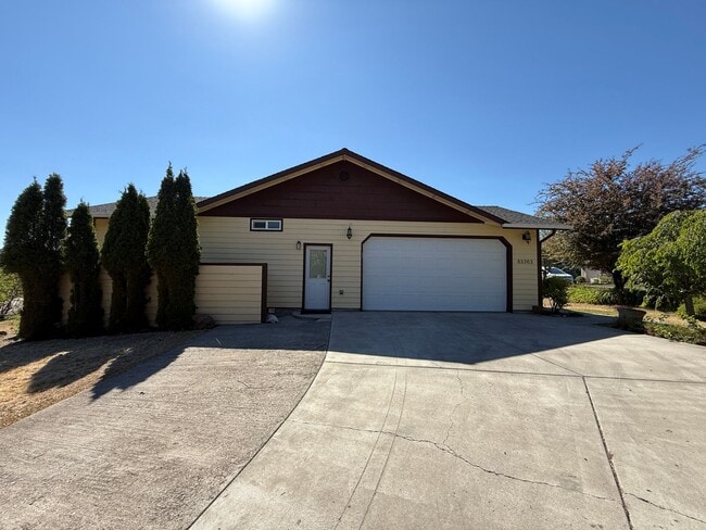 Building Photo - UPDATED BOYD ACRES HOME ON LARGER CORNER LOT!! MUST SEE!!