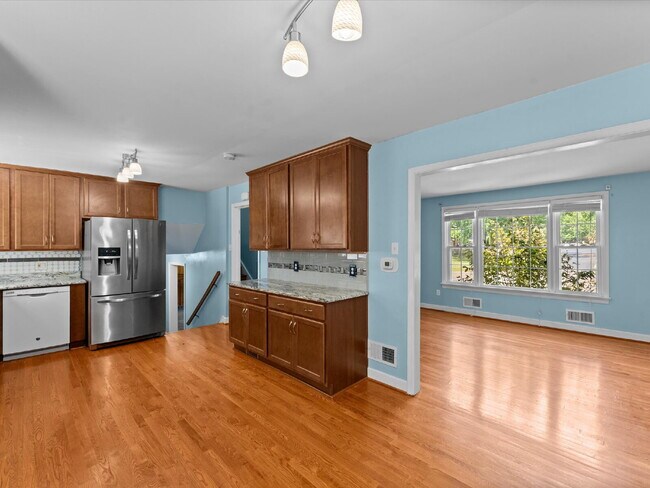 Building Photo - 2220 Lauderdale Dr
