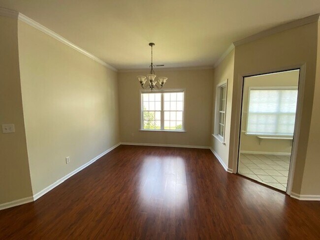 Building Photo - Welcome to this stunning 3-bedroom, 2-bath...