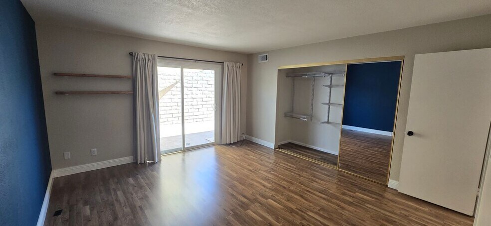 Building Photo - 751 Vía Los Santos