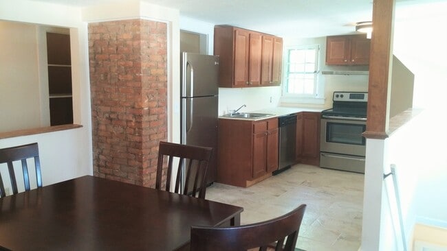 Primary Photo - 131 Dell St