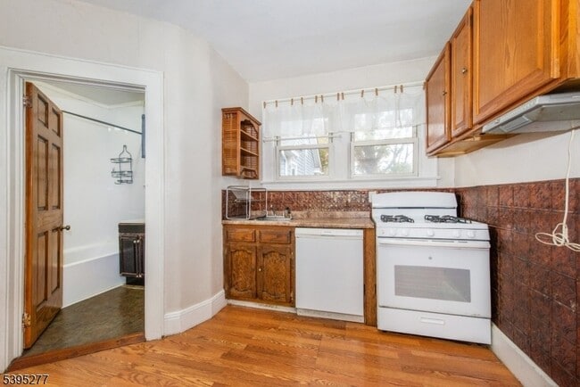 Building Photo - 16 Willet St