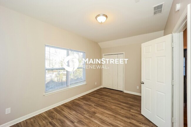 Building Photo - 6 Bedroom Pet-Friendly Home in Atlanta, GA with Main Street Renewal