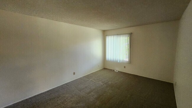 Building Photo - 2 Bedroom Condo in Mission Valley