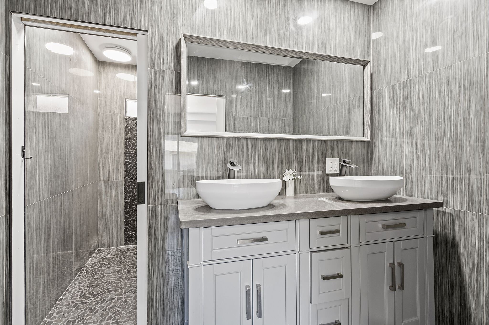Bathroom double sink - 1633 35th St