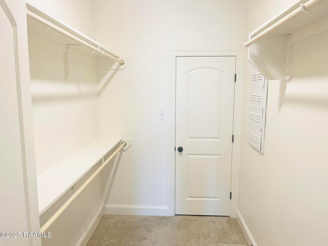 Building Photo - 6217 Lake Edge Dr