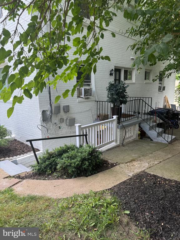 Building Photo - 4253 Brooks St NE