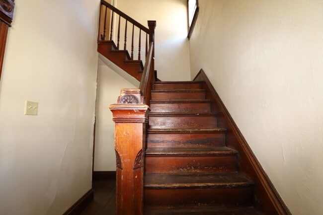 Building Photo - Great Four-Bedroom-Plus-Den House in Vilas...