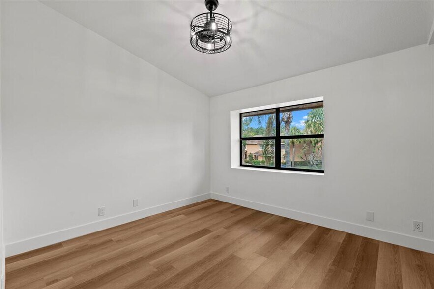 Building Photo - 3783 Carambola Cir N