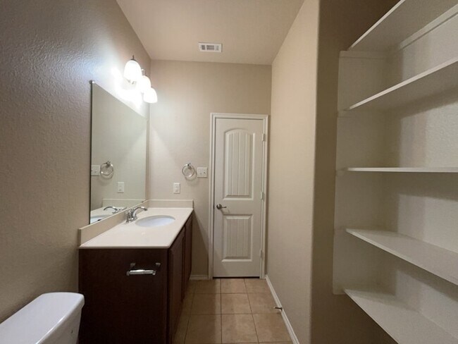 Building Photo - 257 Allerton Ln