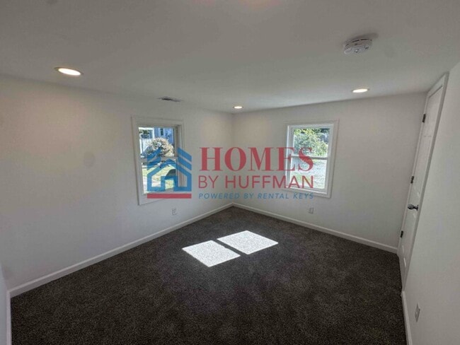 Building Photo - Two Bedroom House | Completely Updated | Move In Special