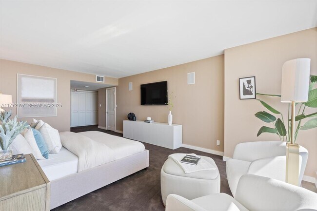 Building Photo - 2100 S Ocean Ln