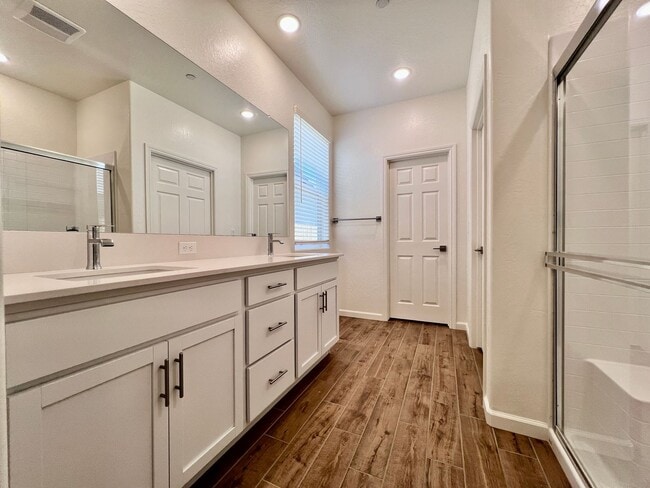 Building Photo - $2,550 Armstrong & Olive, 3 Bedroom - E. W...