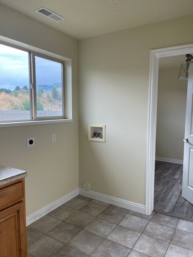 Building Photo - Beautiful Lehi home for rent!