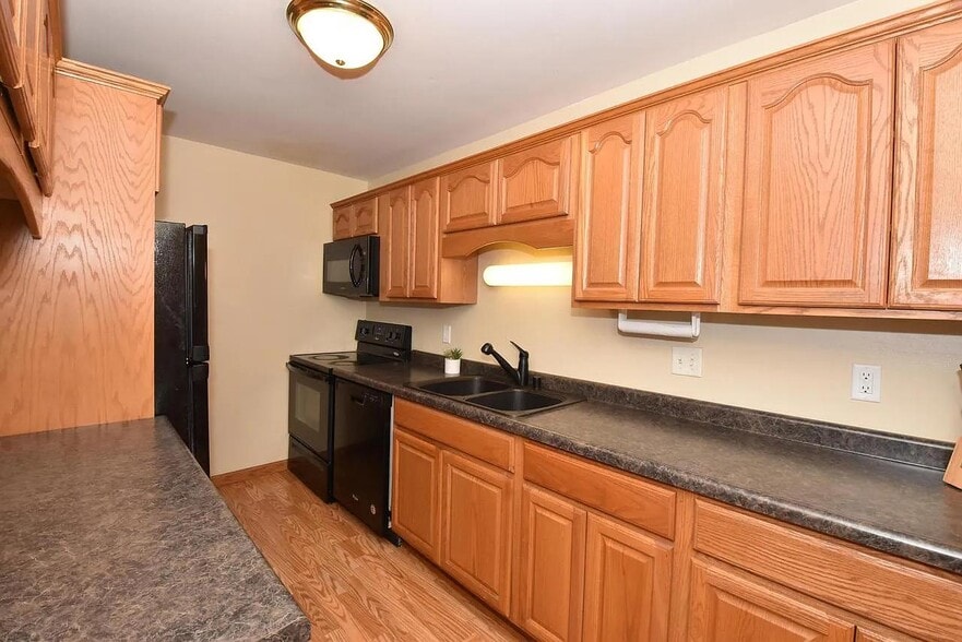 Building Photo - N114W17033 Armada Dr